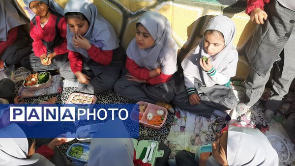 صبح پرانرژی با صبحانه سالم در دبستان نیایش