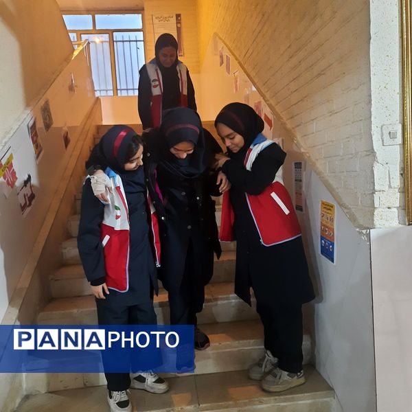مانور زلزله در دبیرستان مهدی خدابنده
