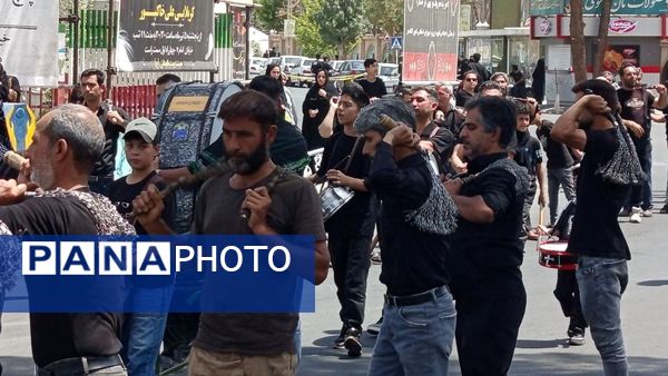 آیین زنجیر زنی در روز عاشورا