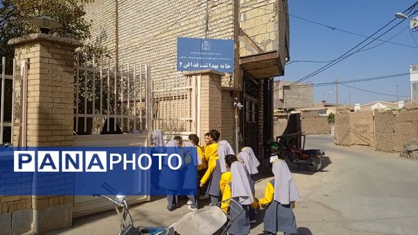 قدردانی از کارکنان خانههای بهداشت روستای فدافن در روز پرستار