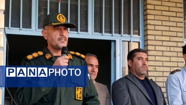 دانش‌آموزان ملکان در خط مقدم ایمنی؛ اجرای مانور پدافند غیرعامل در مدرسه امام حسین(ع)