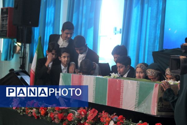 حضور نوجوانان در سی و پنجمین یادواره شهدای روستای فردوی قم