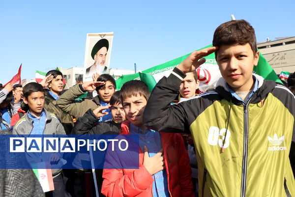 اجتماع عظیم دانش‌آموزان شهر مشهد به مناسبت روز دانش‌آموز