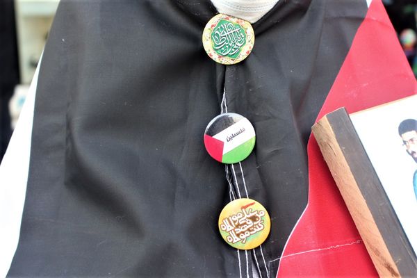 حماسه حضور نوجوانان کفن‌پوش قمی در راهپیمایی «عهد خون»