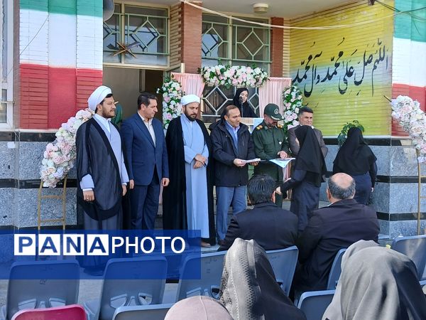 آغاز سال تحصیلی با گرامیداشت یاد و خاطره شهیدان در مدرسه فاطمیه شهرستان چاراویماق 