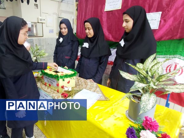 جلوه‌هایی از انتخابات شورای دانش‌آموزی در مدرسه حضرت آسیه(س) قم