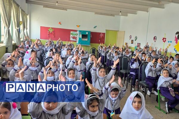 آغاز تحصیل کلاس اولی‌ها با جشن شکوفه‌ها در فرزانگان رباط‌کریم