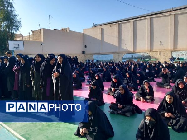 چهارشنبه متفاوت با حضور مدیر آموزش و پرورش ناحیه یک در دبیرستان عفت
