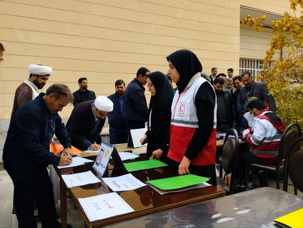 اجرای طرح هر محله یک خادم هلال در تویسرکان