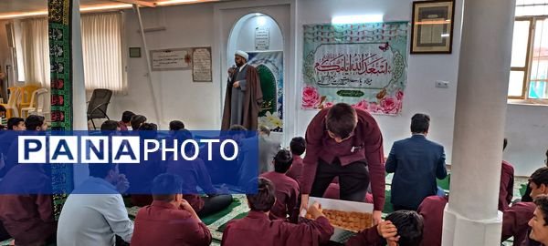 جشن ولادت حضرت فاطمه زهرا (س) در دبیرستان نمونه دولتی آیت الله خامنه ای 