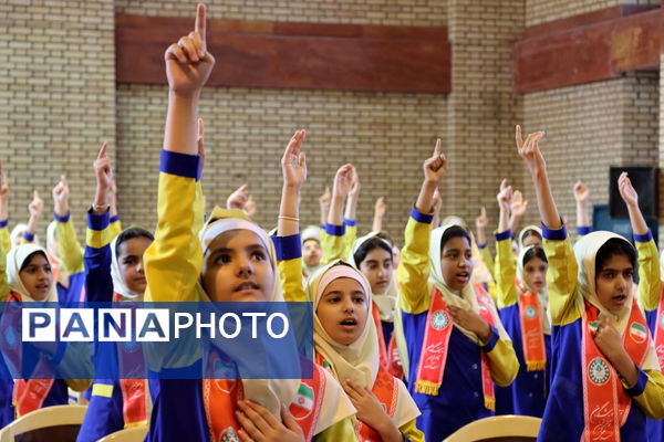 آیین سپاس معلم در دبستان دخترانه شهید باهنر بوشهر