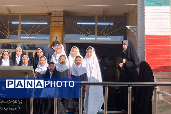 مراسم عزاداری فاطمیه با برکت پرچم امام حسین(ع) در مدرسه آیت‌الله خامنه‌ای