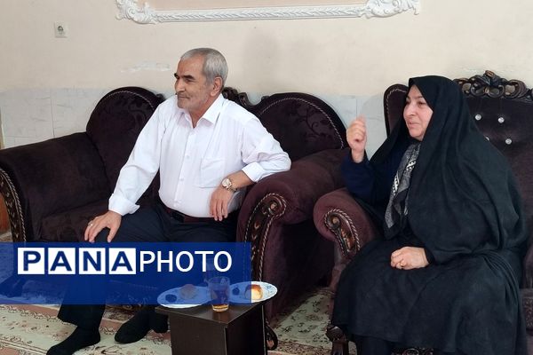 دیدار دانش‌آموزان هنرستان بصیرت با خانواده جانباز قاسم رسائی پور