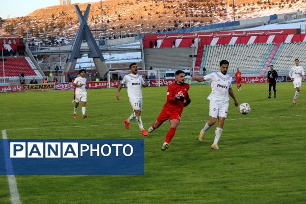 بازی تراکتور و ملوان در تبریز