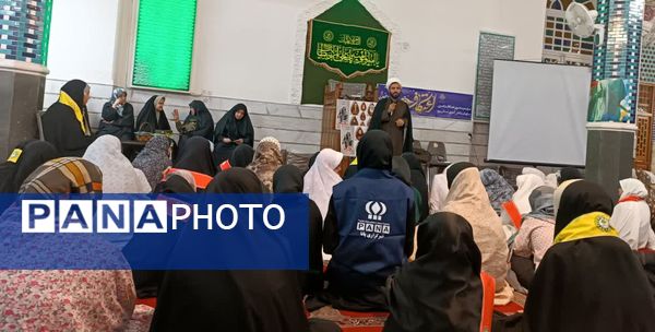 لحظاتی شاد از اعتکاف دانش‌آموزی با حضور نویسندگان و فرهیختگان یزد 