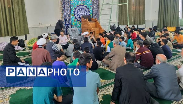 حضور پرشور دانش‌آموزان خلیل آبادی در مراسم معنوی اعتکاف