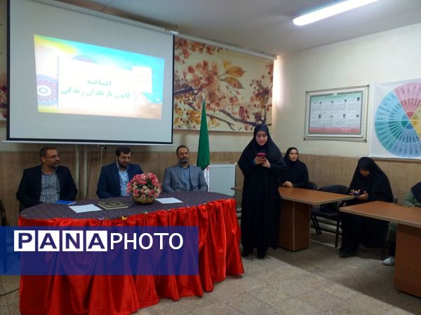 آیین افتتاحیه طرح کانون یاریگران زندگی و برپایی نمایشگاه مبارزه با آسیب‌های اجتماعی در دبیرستان شهید همت ملارد