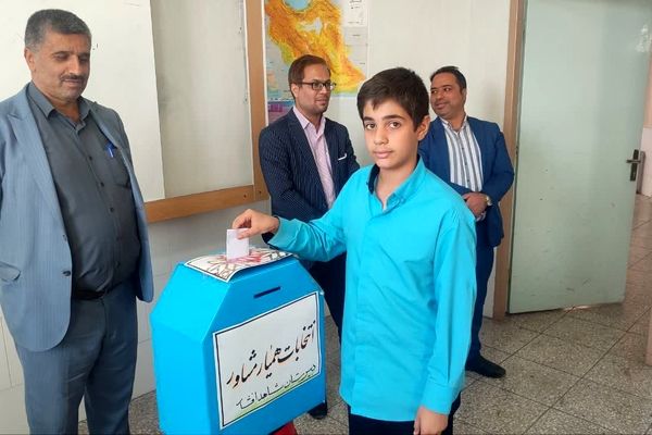 برگزاری انتخابات همیار مشاور کلاس‌ها در دبیرستان شاهد افشار 