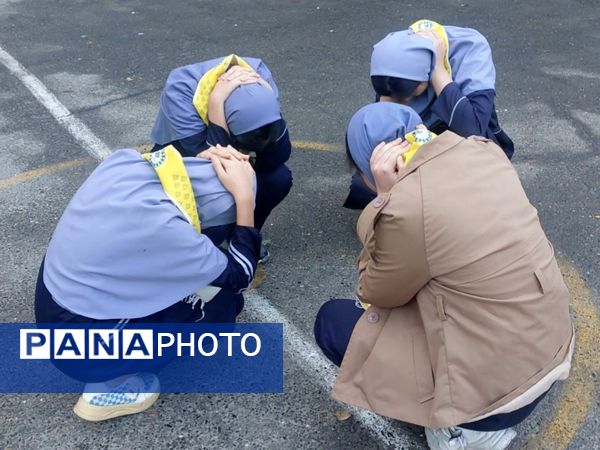 بیست و هفتمین مانور زلزله در دبیرستان دخترانه دانشور 2 