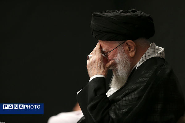 مراسم عزاداری شب عاشورای حسینی (علیه‌السلام) با حضور رهبر انقلاب
