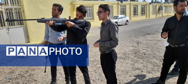 مسابقه طناب کشی و تیراندازی با تفنگ بادی در زاوه