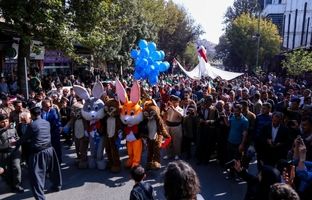 کارناوال شادی آغازگر هجدهمین جشنواره تئاتر خیابانی مریوان شد