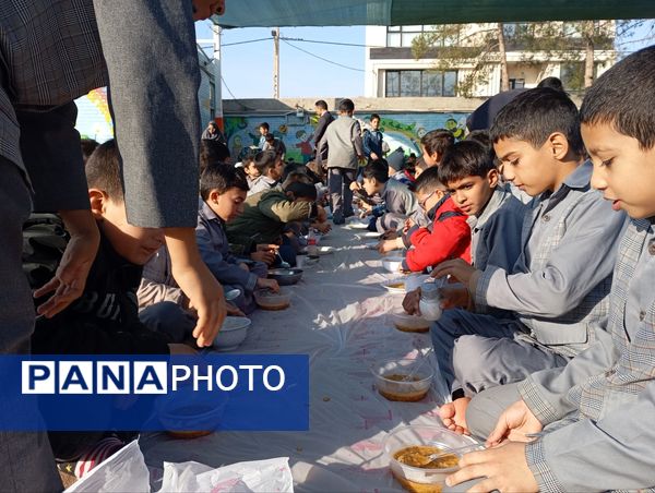 فضایی گرم و پر مهر برای دانش‌آموزان دبستان فضیلت کاشمر در آستانه میلاد دخت پیامبر (ص)