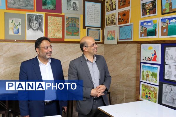 زنگ سپاس معلم در هنرستان احمدی روشن منطقه ۱۴ تهران با حضور وزیر نیرو نواخته شد