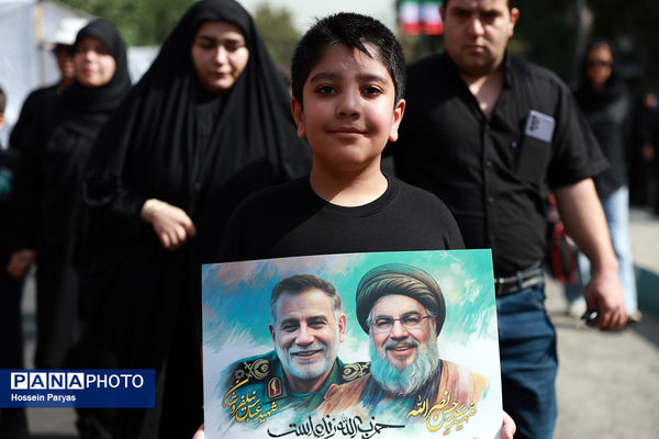 موکب «عشاق‌الحسین» سازمان دانش آموزی در راهپیمایی خانوادگی جاماندگان اربعین حسینی - تهران