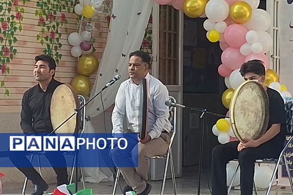 حضور مشاور وزیر آموزش و پرورش گرمابخش محفل شکوفه‌های شیراز
