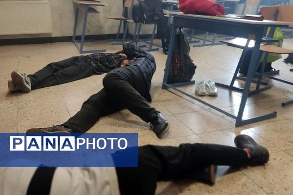 اجرای مانور زلزله با حضور مسئولان در مدرسه استاد مطهری رباط‌کریم