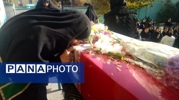 حضور پرمهابت شهید گمنام به مدرسه حضرت زینب صدرا و گرامیداشت مراسم پرچم‌گردانی امام حسین(ع) در هشتگرد