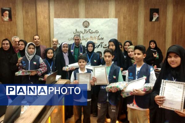نشست صمیمی مدیر و معاون پرورشی ناحیه 4 شیراز با مربیان، پیشتازان و خبرنگاران پانا