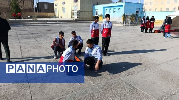 دانش آموزان بجستانی آماده برای بحران