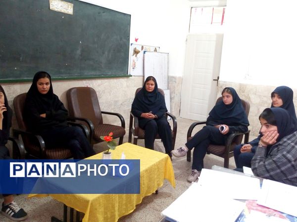 اولین جلسه همیاران مشاور در دبیرستان فاطمیه