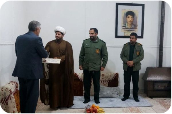دیدار صمیمانه مسئول دفتر نمایندگی ولی فقیه و جمعی از فرماندهان سپاه با خانواده‌های معظم شهدا در رومشکان