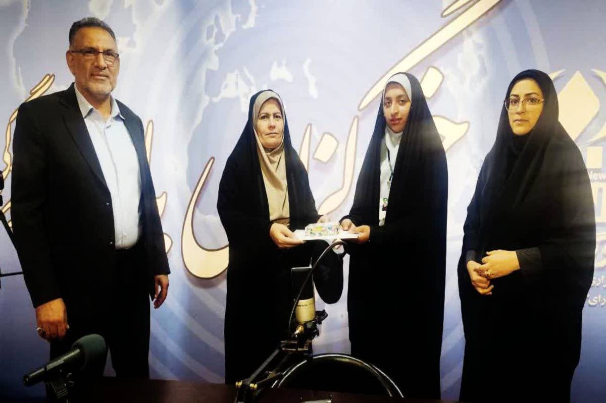 سرپرست سازمان دانشآموزی خوزستان از ملیکا ناصری خبرنگار فعال خبرگزاری پانا تقدیر کرد