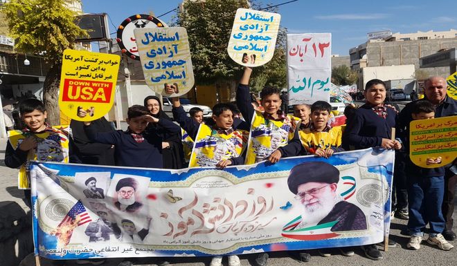 طوفان شور انقلابی دانش‌آموزان فیروزکوهی در روز استکبارستیزی