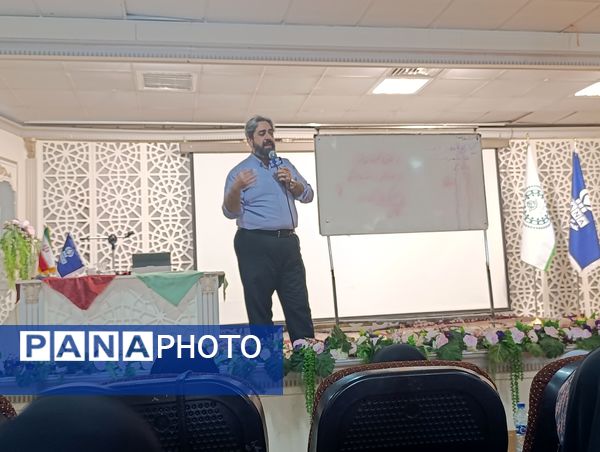 کارگاه خبرنگاری موبایلی با  مدیر عامل خبرگزاری پانا در مشهد 