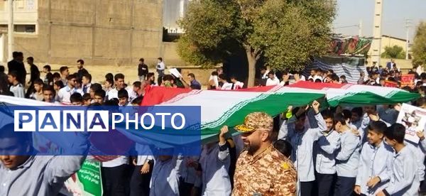 حضور نسل فهمیده ها در راهپیمایی 13 آبان 