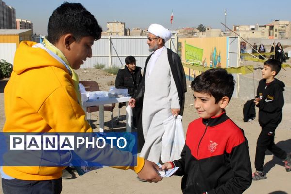 نماز باران در مدرسه نسل آفتاب