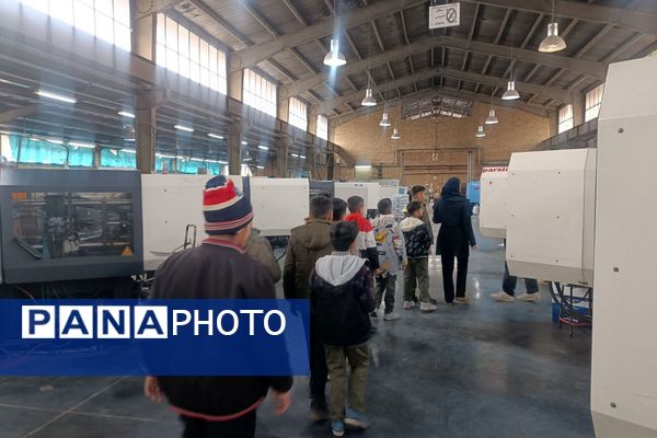 علم در صحنه عمل؛ گردش علمی دانش‌آموزان باقرالعلوم در کارخانه کیان صفا