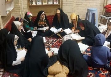 فرشتگانی در محافل قرآنی، روزه‌داری را با لذت و نور ایمان تجربه می‌کنند