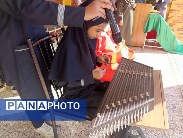 بزرگداشت روز دانش آموز در دبیرستان شاهد قدسیان 