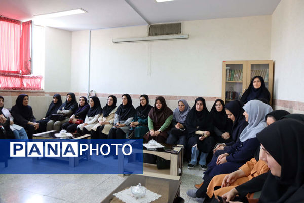 طرح سپاس معلم در مدارس شهرستان اسلامشهر با حضور مسئولین شهرستان