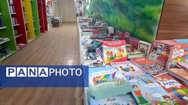 نمایشگاه کتاب در کانون فرهنگی تربیتی ولی عصر(عج) 