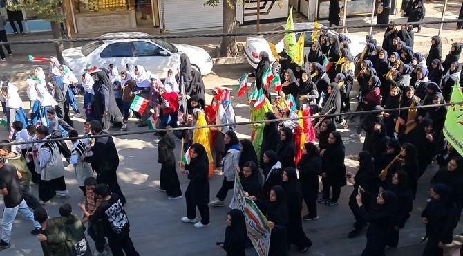 فریاد دانش‌آموزان فارسان، طنین غیرت در روز استکبارستیزی