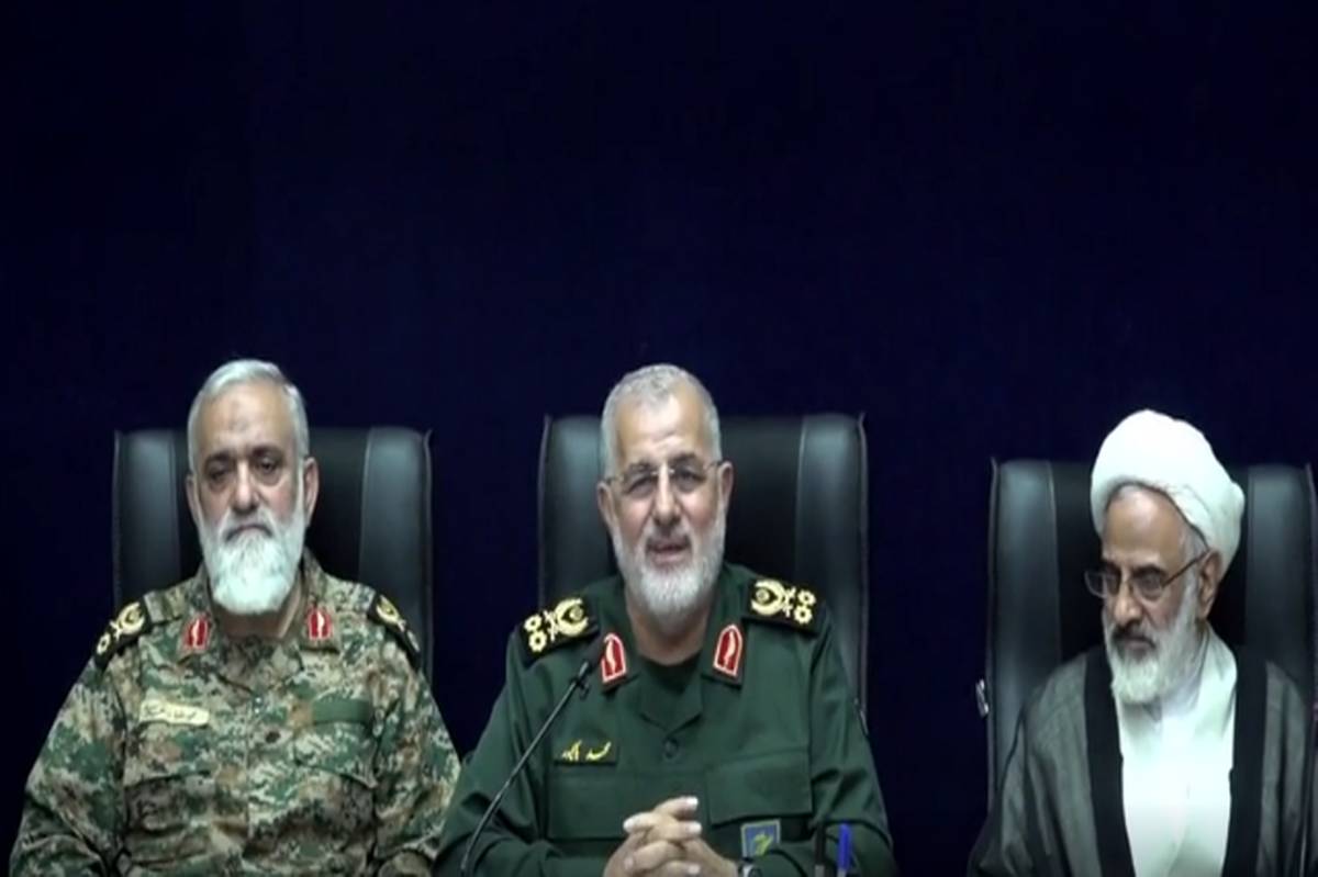 سرلشکر پاکپور: همه رزمندگان ما دستشان روی ماشه است + فیلم