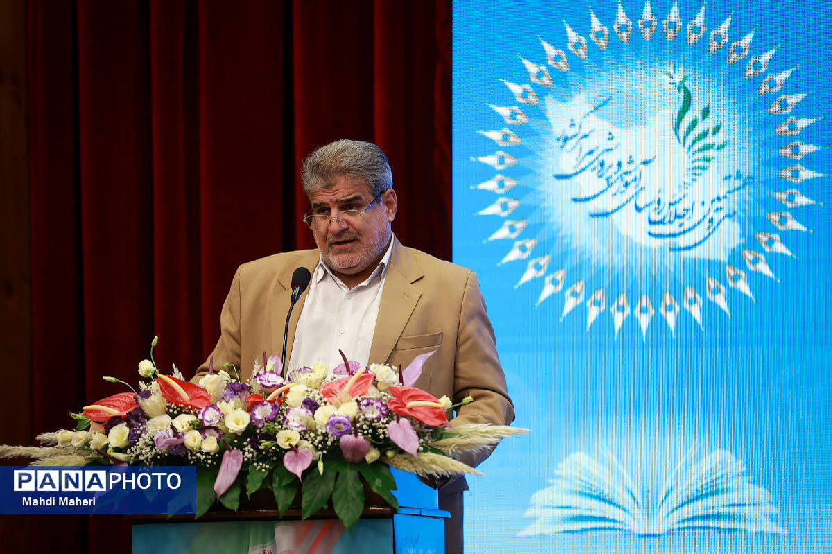 افزایش ۲.۵ برابری نرخ باسوادی بزرگسالان در ایران نسبت به میانگین جهانی و کسب شش جایزه بین‌المللی یونسکو/ کلاس‌های سوادآموزی در مدارس ابتدایی به صورت مستقل برگزار می‌شود