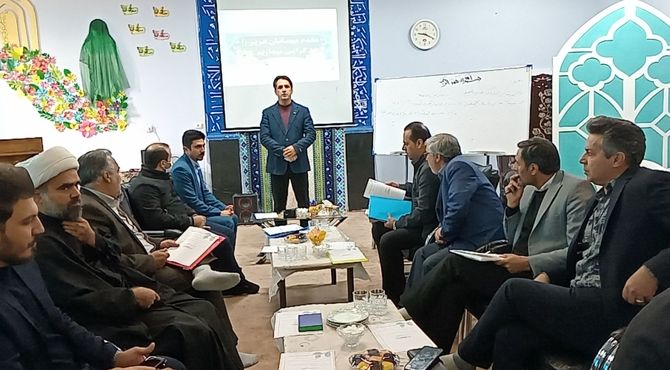 نشست مدیران دبیرستان‌های دوره اول با محور توانمندسازی و هدایت تحصیلی